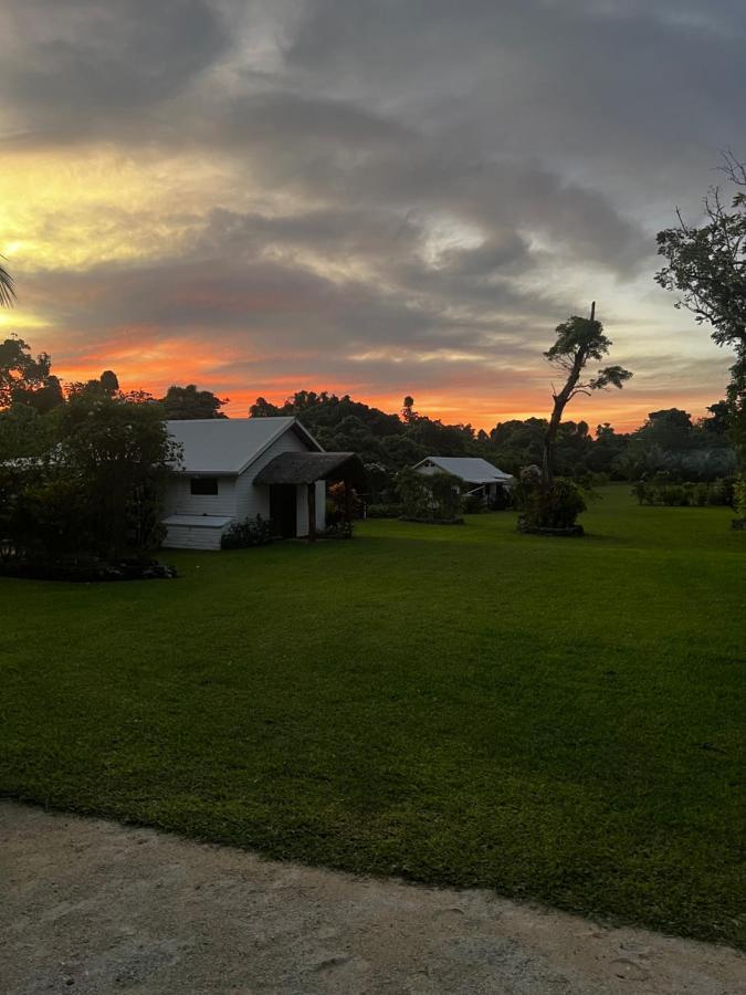 Island View Cottages Luganville Exteriör bild